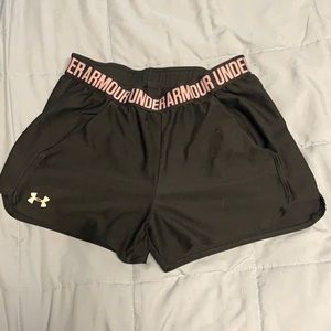 Black Under Armor shorts with pockets
